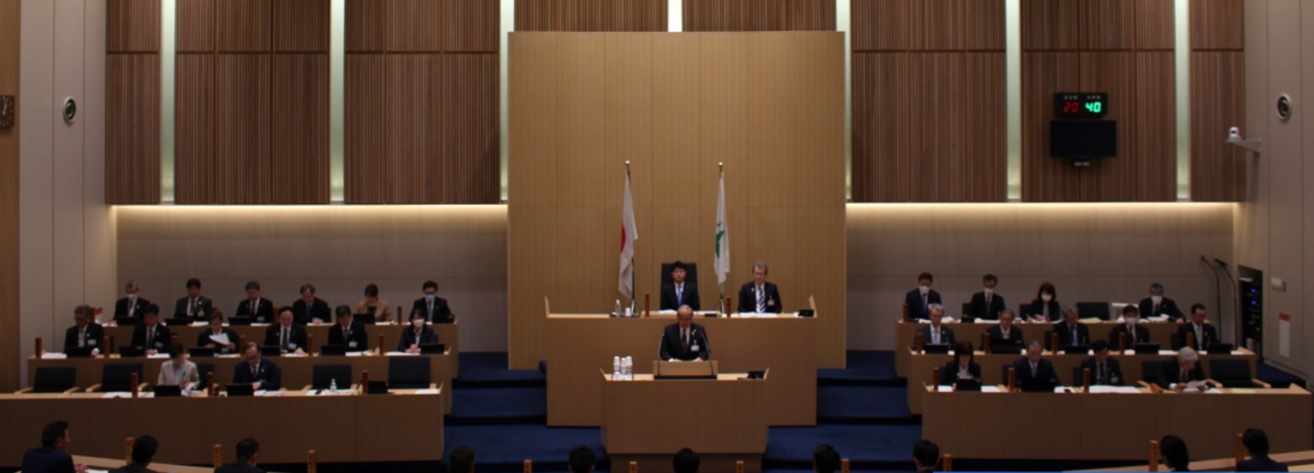 富山県議会において区画線整備に関する質疑応答が行われました